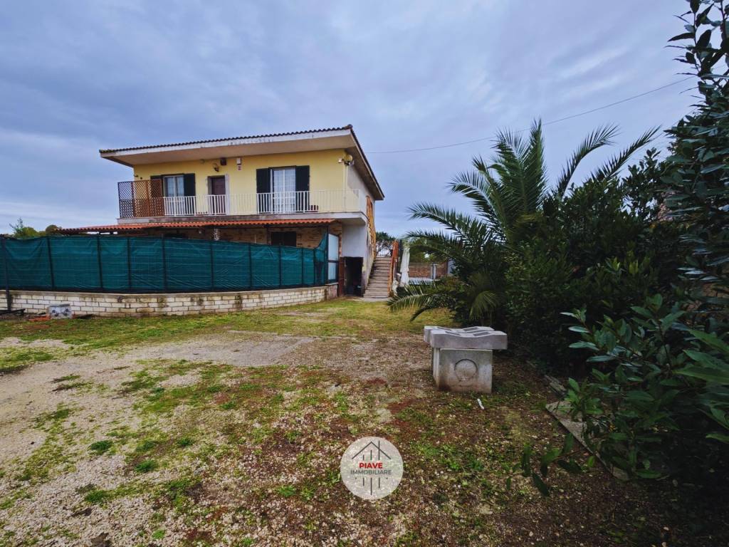 Villa a Aprilia in Via Lampione - Foto 3
