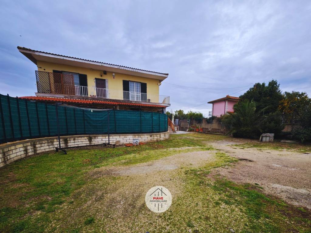 Villa a Aprilia in Via Lampione - Foto 4