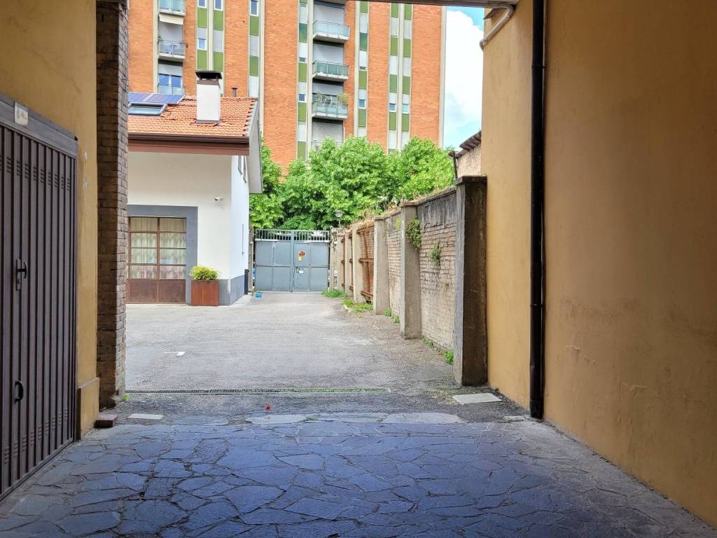 Box / garage a Bologna in Via San Felice, 137 - Foto 2