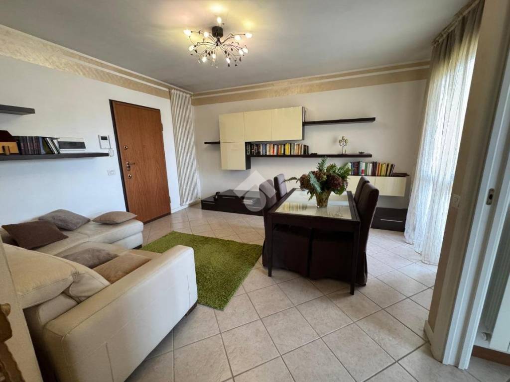 Appartamento a Oleggio in Via della pace, 15 - Foto 2