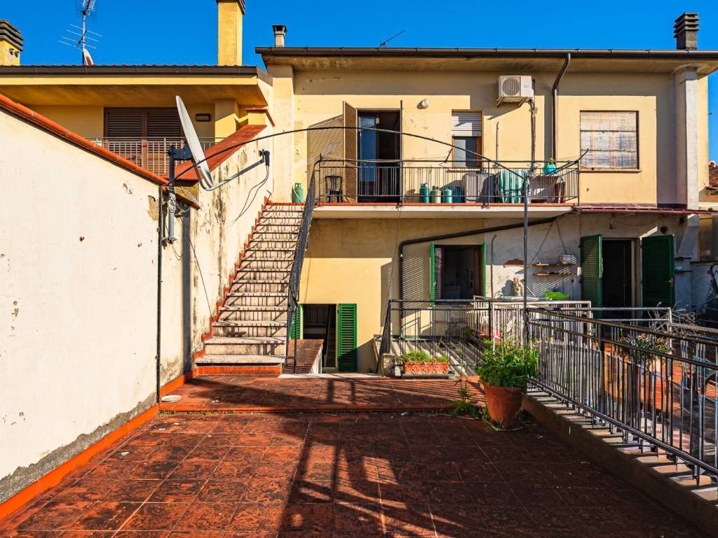 Palazzo / stabile a Monsummano terme in Via Francesca V. P - Foto 4