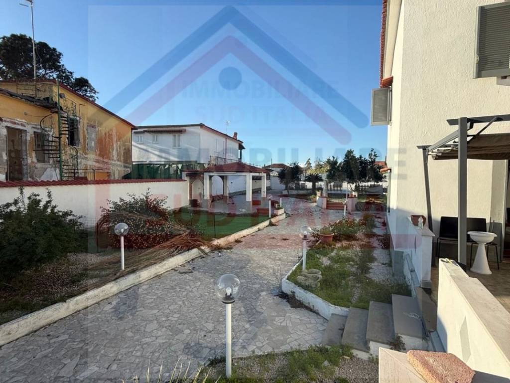 Villa a Castel volturno in Viale Giorgio Vasari - Foto 2