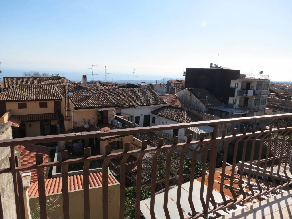 Appartamento a Zafferana etnea in Via Giuseppe Garibaldi, 142 - Foto 2