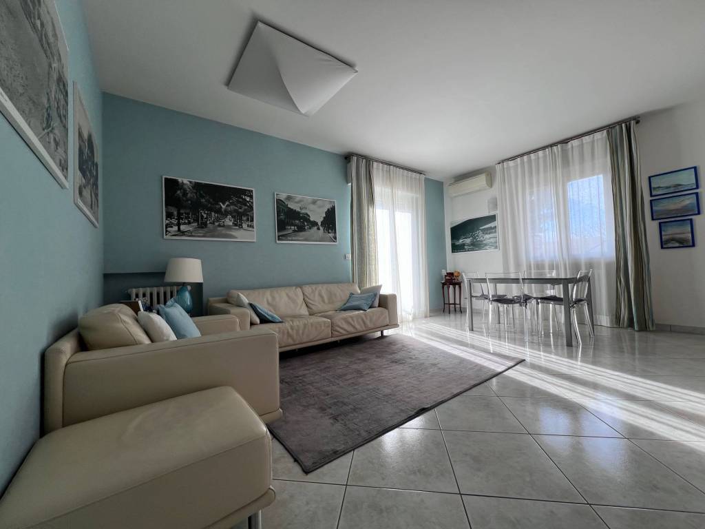 Appartamento a Riccione in Viale Santorre di Santarosa, 11 - Foto 2