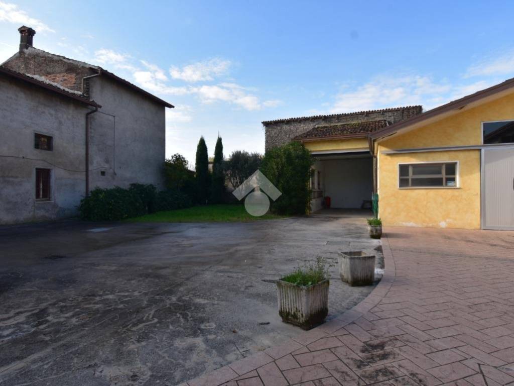 Rustico / casale a Castiglione delle stiviere in Via Dottorina - Foto 3