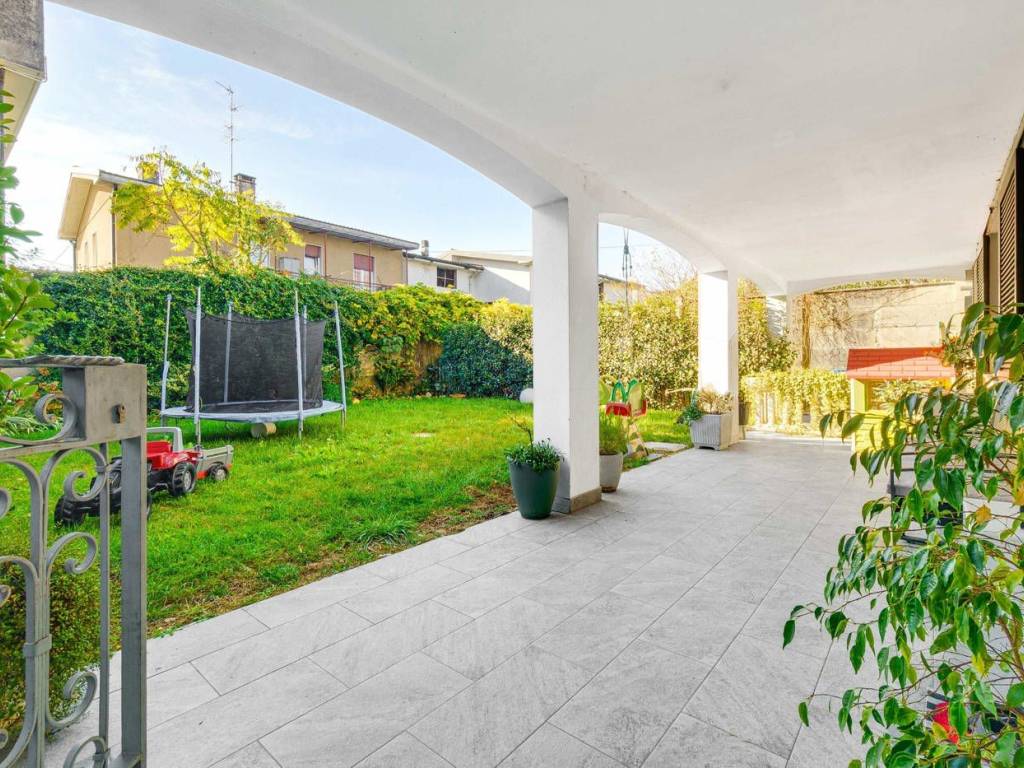 Appartamento a Saronno in Via Larga - Foto 2