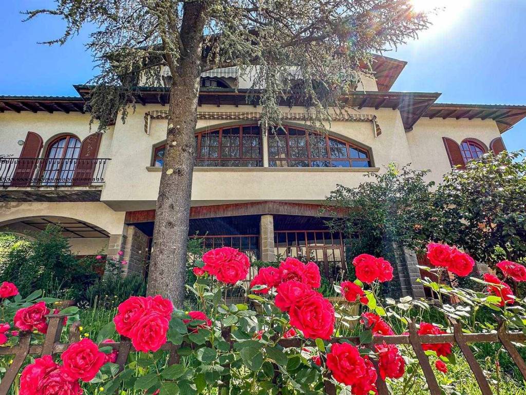 Villa a Barga in Via della Repubblica, 32 - Foto 2