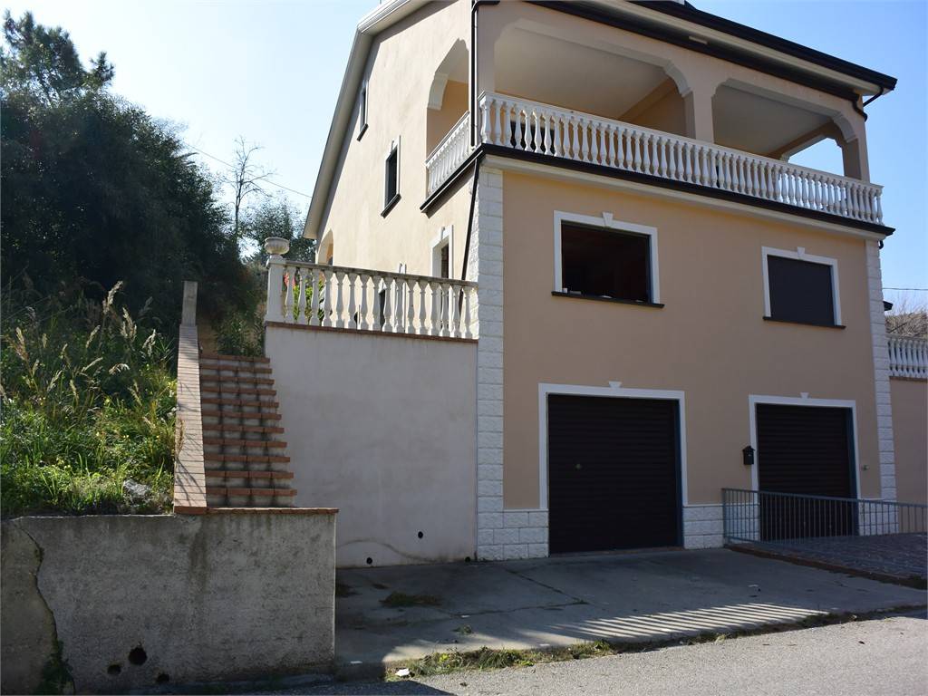 Villa a Mandatoriccio in Via Provinciale - Foto 2