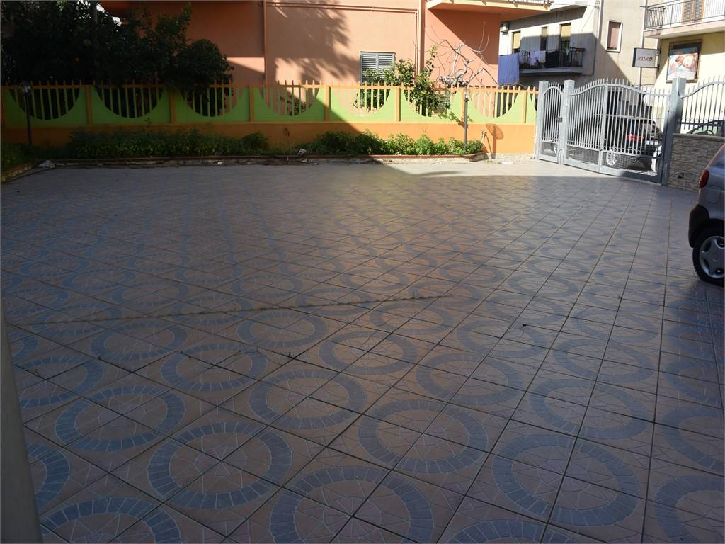 Palazzo / stabile a Crosia in Via Luigi Einaudi, 2 - Foto 3