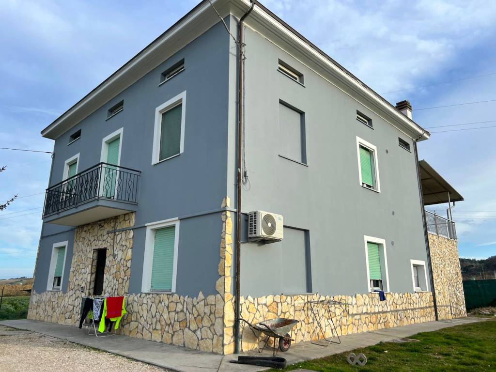 Villa a Vallefoglia in Via Toscana - Foto 2