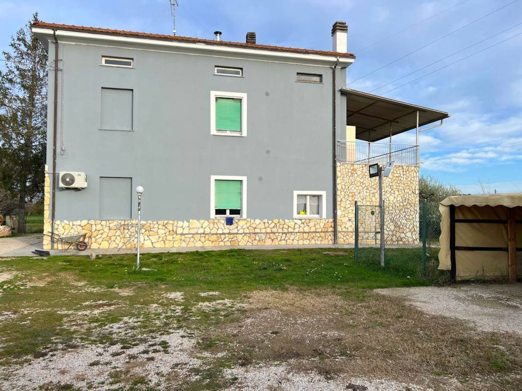 Villa a Vallefoglia in Via Toscana - Foto 3