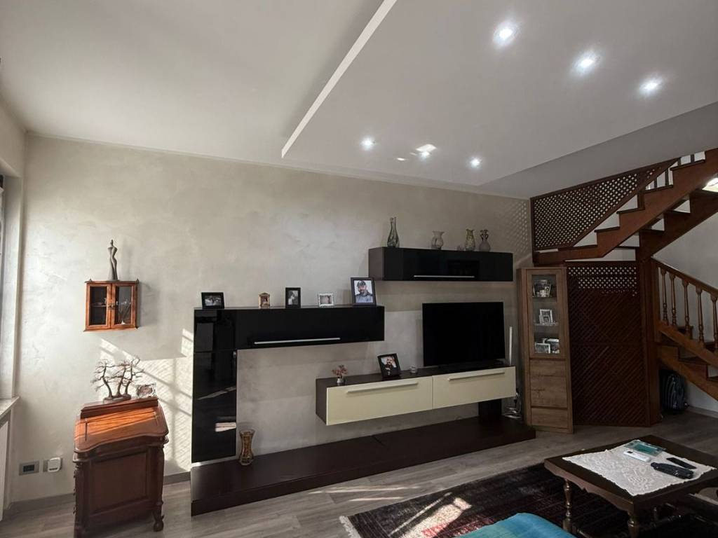 Casa indipendente a Trecate in Piazza Carlo Cattaneo - Foto 3