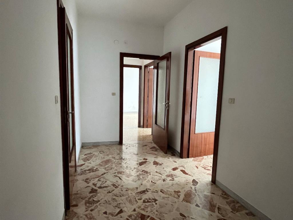 Appartamento a Ceglie messapica in Via Papa Giovanni XXIII, 39 - Foto 5