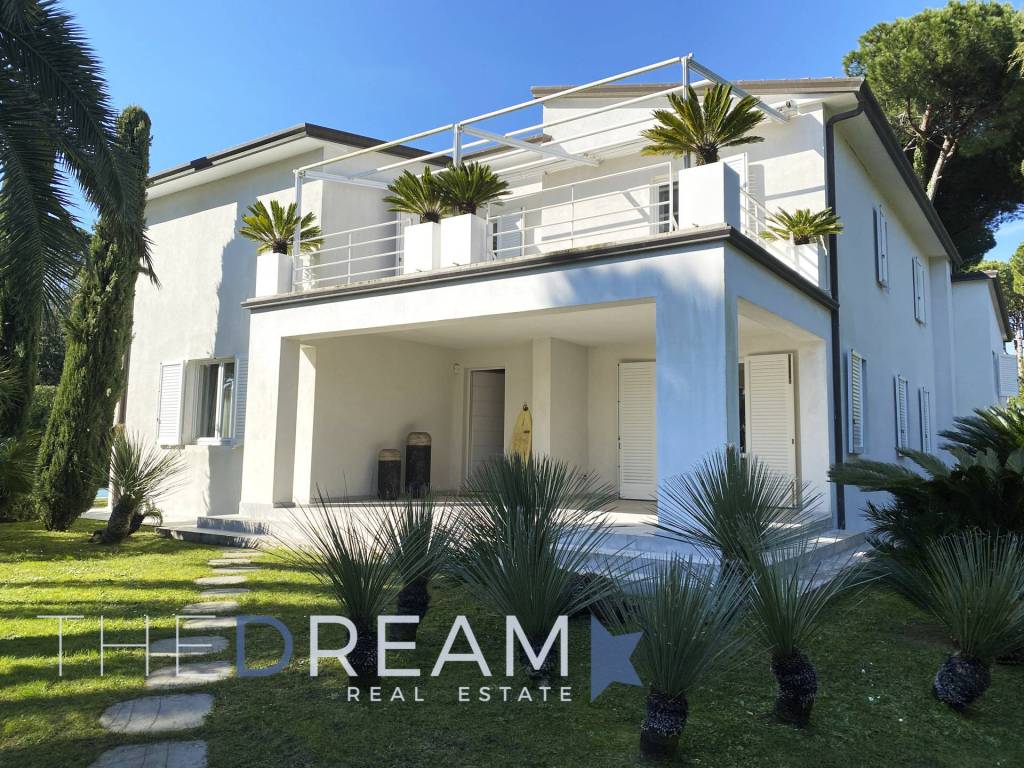 Villa a Forte dei marmi in Via Leonardo da Vinci - Foto 4