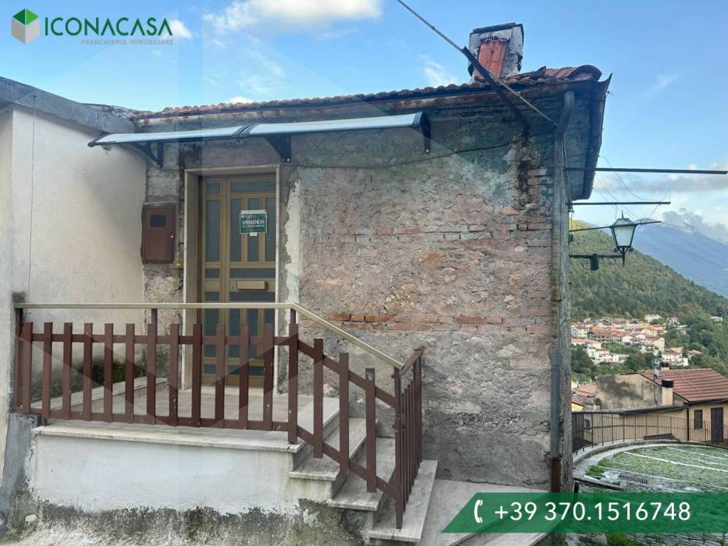 Villa a Capistrello in Piazza Ricetto, 5 - Foto 2