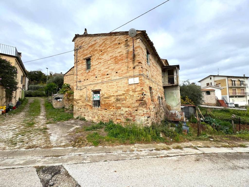 Rustico / casale a Monterubbiano in via Carlo Crivelli, 17 - Foto 2