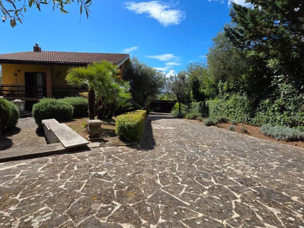 Villa a Sutri in Via Delle Viole, 10 - Foto 2