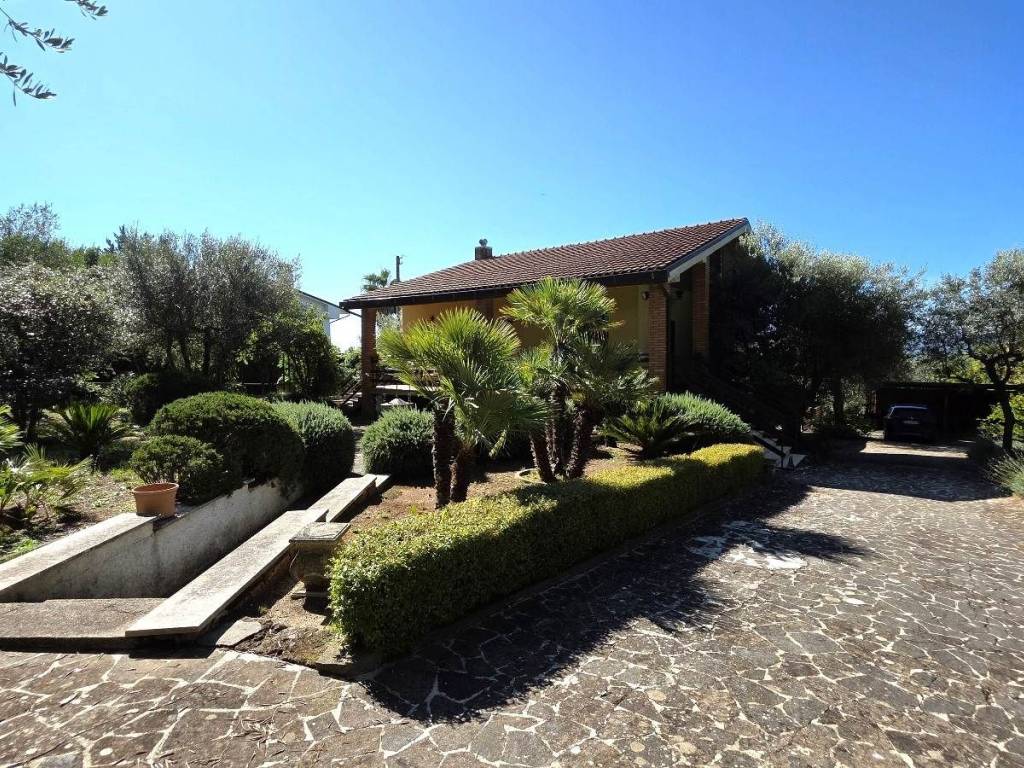 Villa a Sutri in Via Delle Viole, 10 - Foto 3