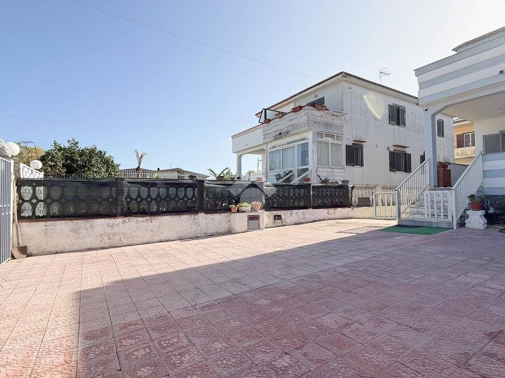 Villa a Castel volturno in Viale G. Villani, 8 - Foto 3