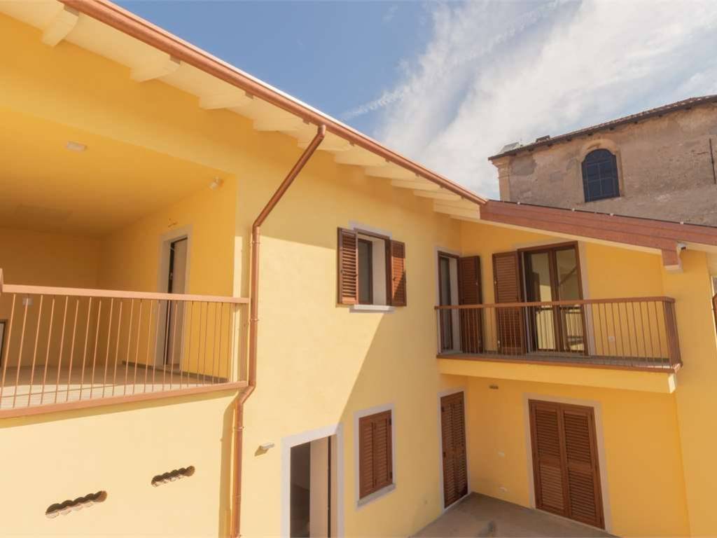 Appartamento a Besozzo in via Lago, 23 - Foto 4