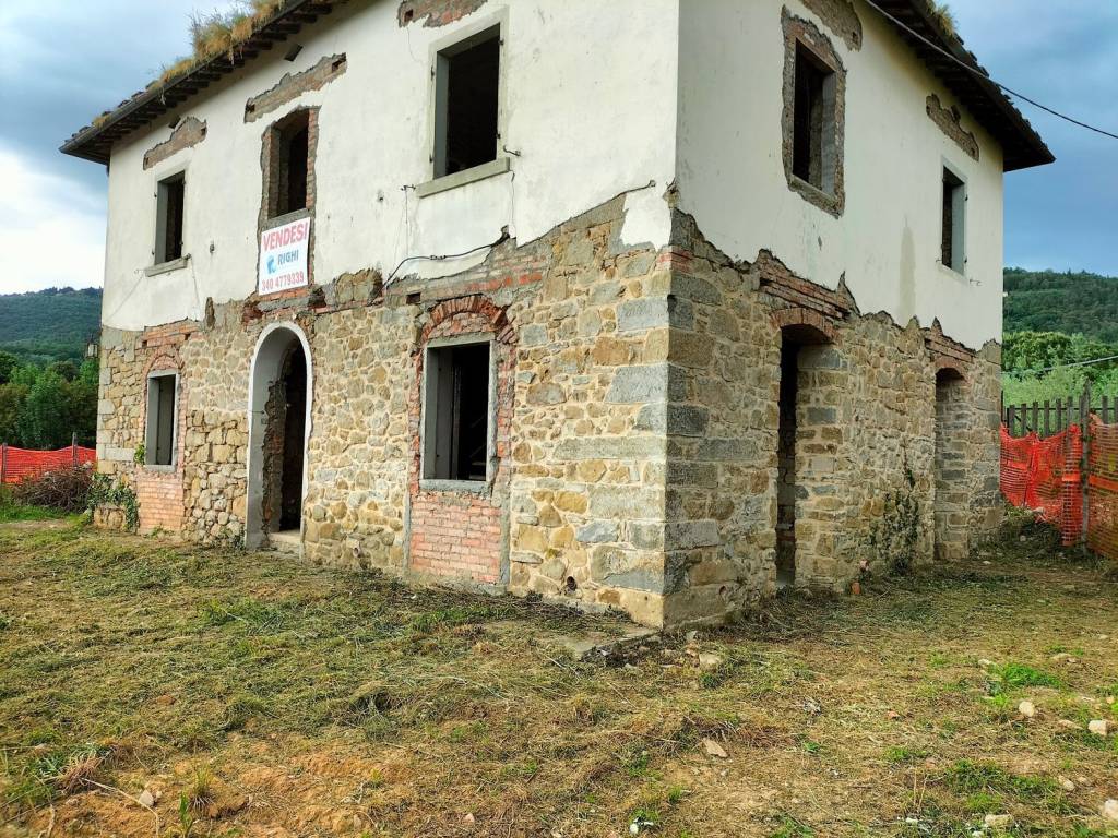 Rustico / casale a Terranuova bracciolini in Montemarciano S.N.C. - Foto 2