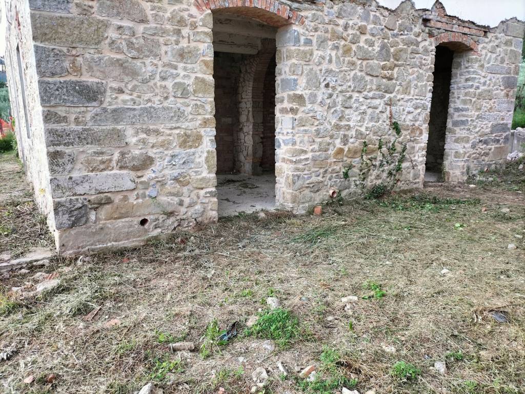Rustico / casale a Terranuova bracciolini in Montemarciano S.N.C. - Foto 4