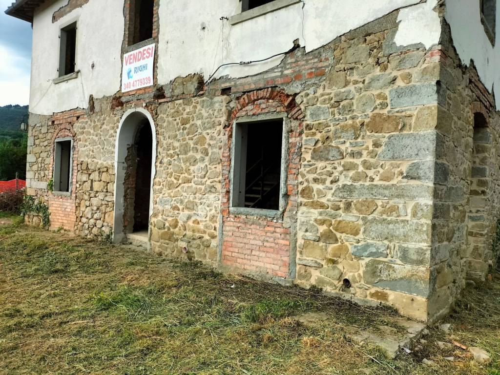 Rustico / casale a Terranuova bracciolini in Montemarciano S.N.C. - Foto 5