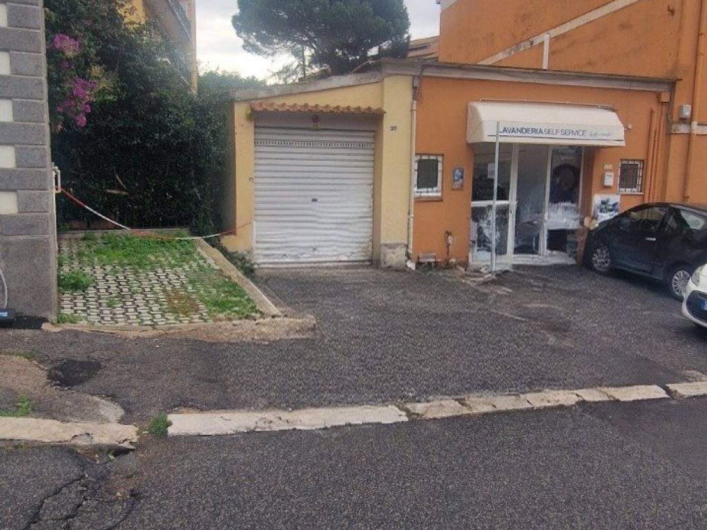 Box / garage a Albano laziale in Via Giuseppe Verdi, 27 - Foto 2
