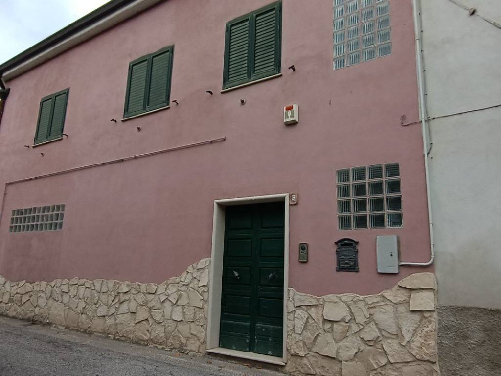 Casa indipendente a Popoli in Via De Contre - Foto 2
