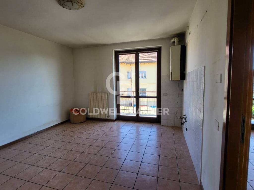 Appartamento a Lonate pozzolo in VIA MONVISO, 37 - Foto 5