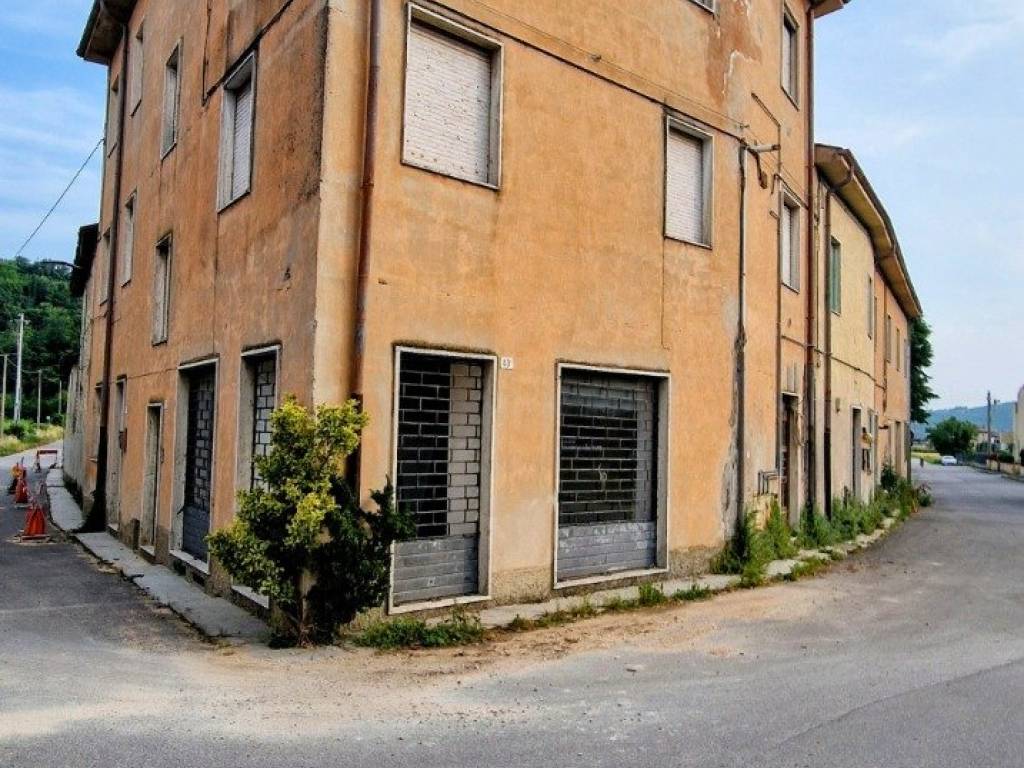 Palazzo / stabile a Verona in Contrada Nesente, 40 - Foto 2