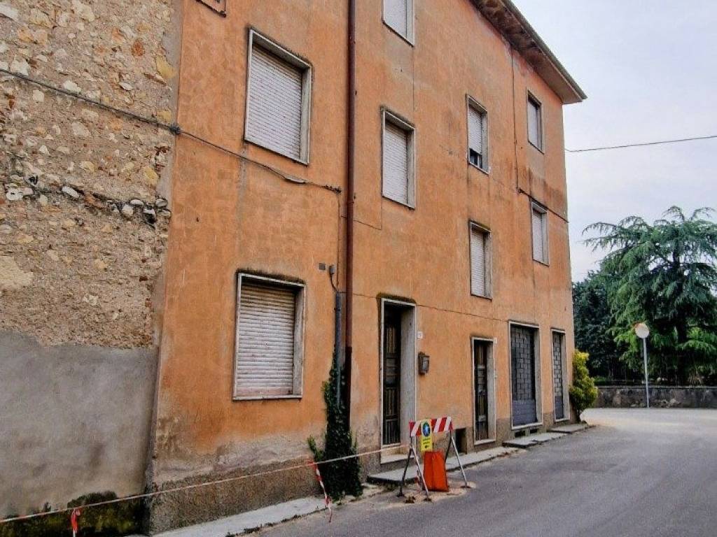 Palazzo / stabile a Verona in Contrada Nesente, 40 - Foto 3