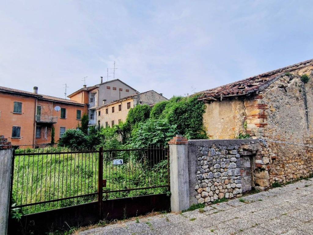 Palazzo / stabile a Verona in Contrada Nesente, 40 - Foto 5