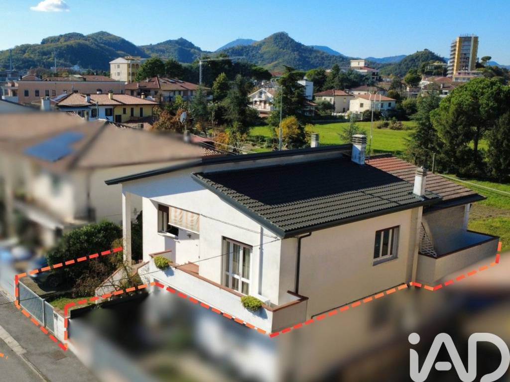 Villa a Montegrotto terme in Via SILVIO PELLICO, 15 - Foto 2