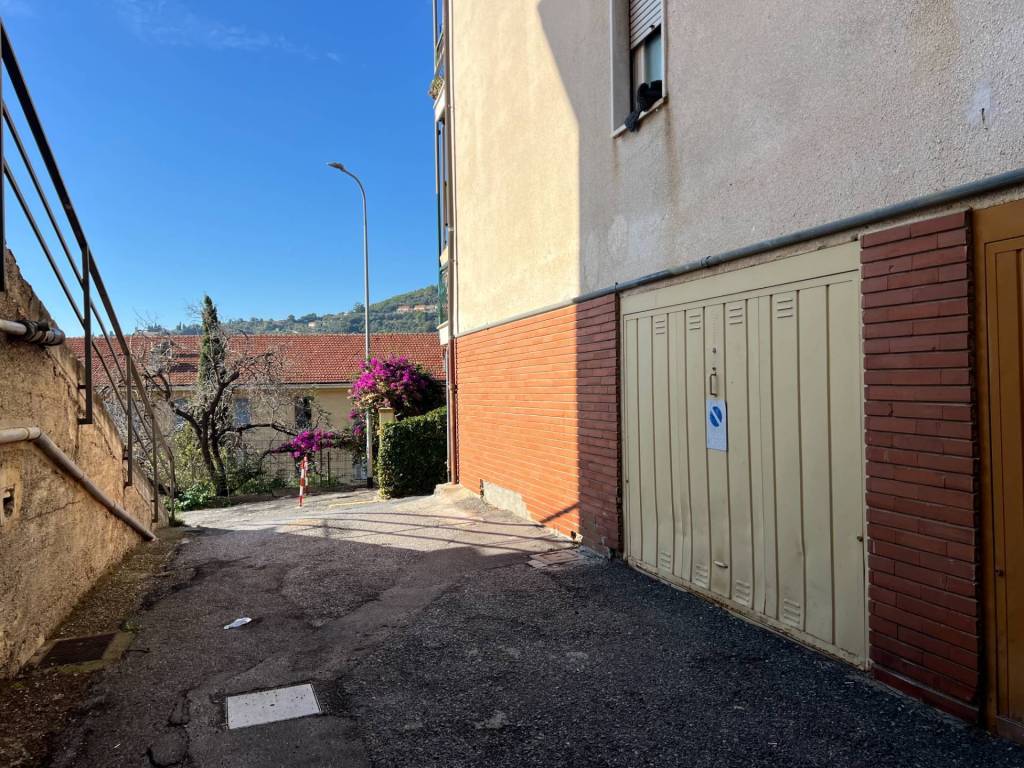 Box / garage a Imperia in Via Guido Gozzano, 13 - Foto 2