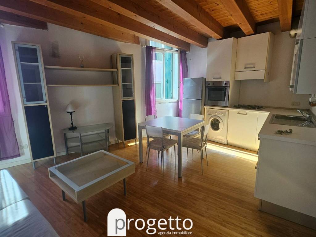 Appartamento a Vicenza in Contra' delle Canove Vecchie, 36 - Foto 2
