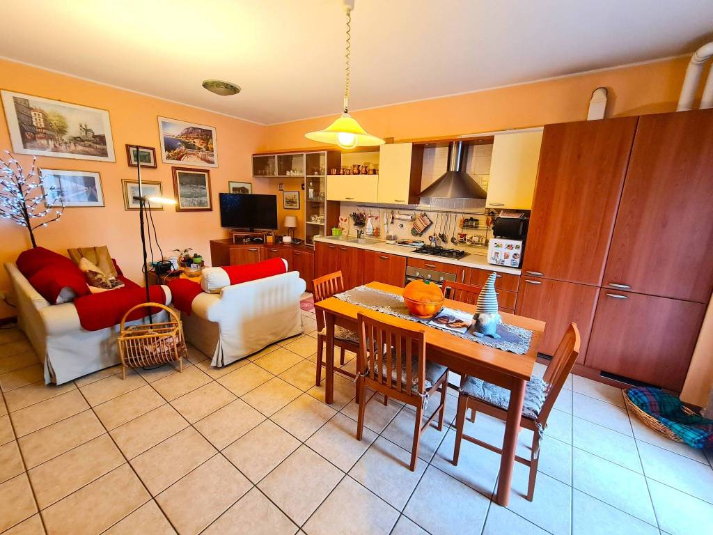 Appartamento a Lomazzo in Via Belvedere - Foto 2