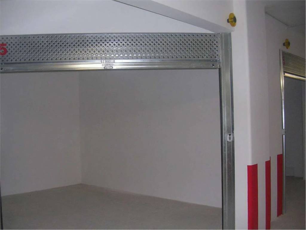 Box / garage a Torre del greco in Corso Vittorio Emanuele, 139 - Foto 2
