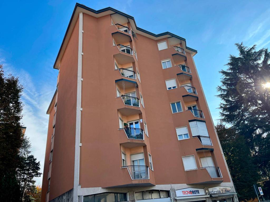 Appartamento a Gallarate in Via Amatore Sciesa - Foto 2