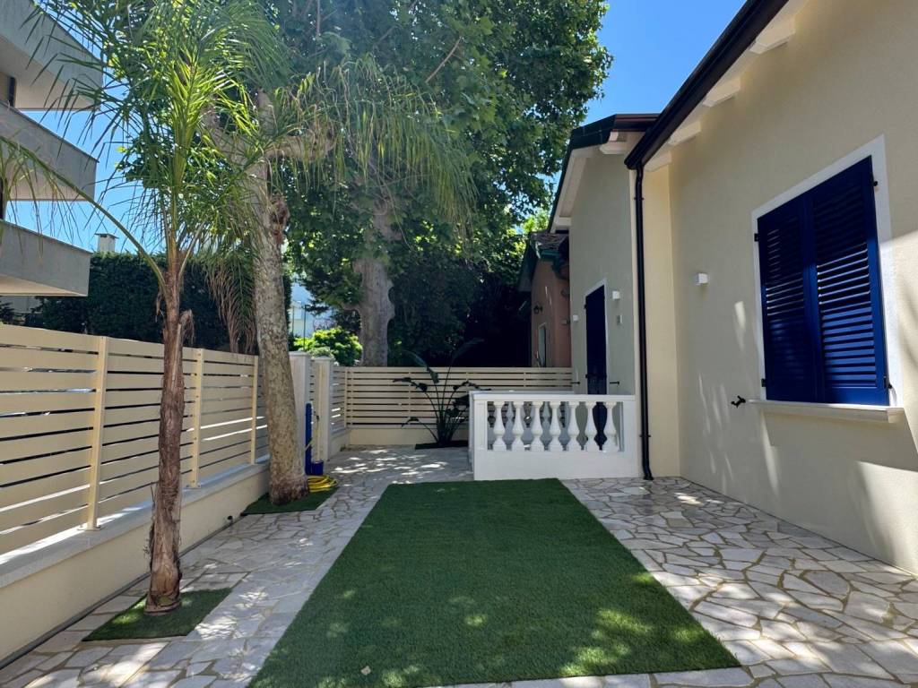 Villa a Riccione in Viale Decio Raggi, 2 - Foto 3