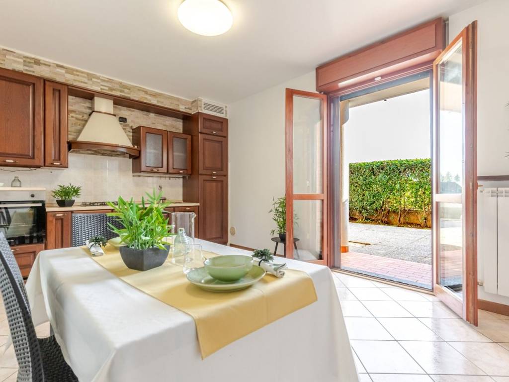 Appartamento a Carbonate in Via D.Chiesa, 29 - Foto 2