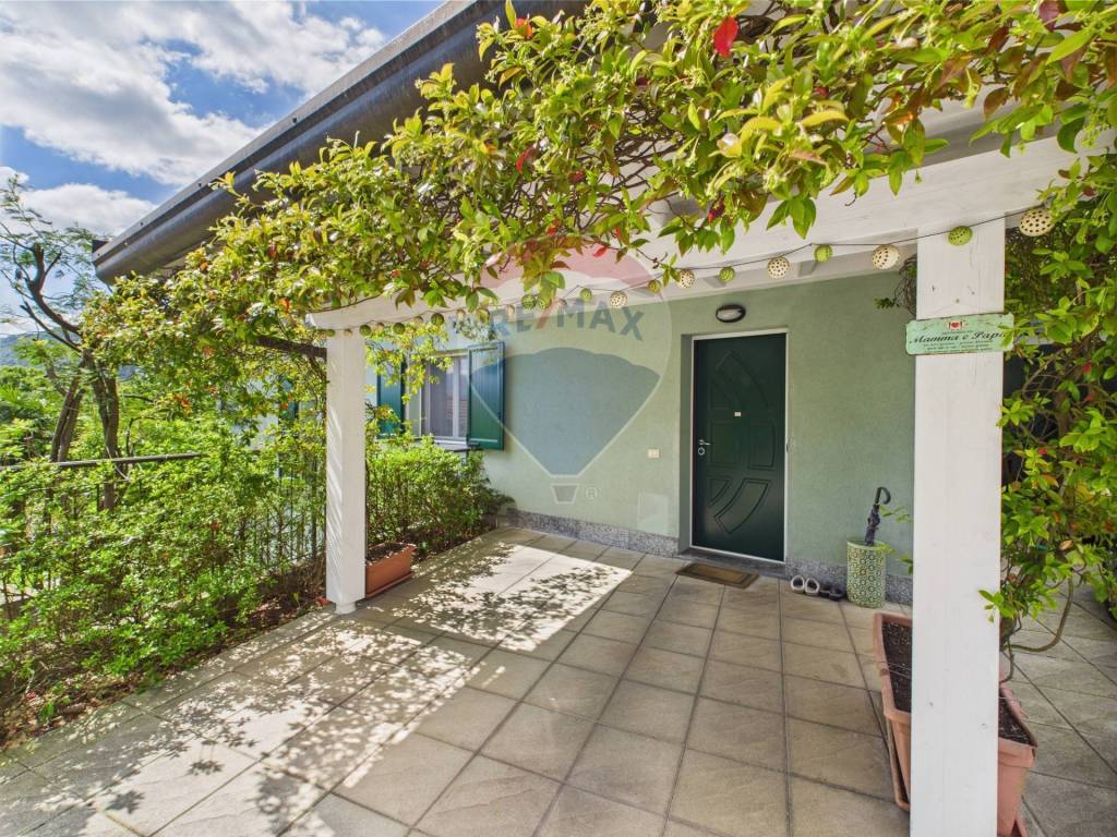 Villa a Cadegliano-viconago in Via Ponte Tresa, 22 - Foto 2