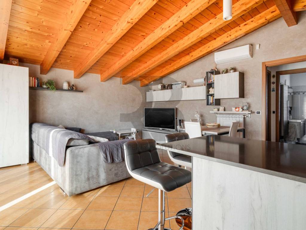 Attico / mansarda a Limido comasco in Via Eugenio Montale, 9 - Foto 2