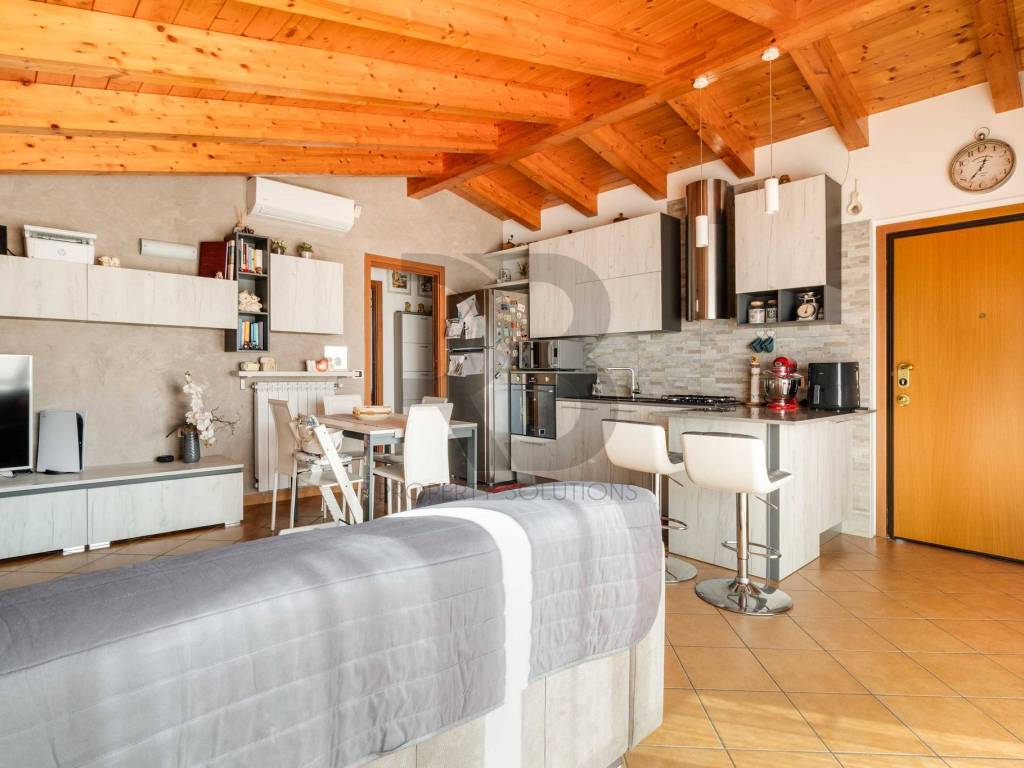 Attico / mansarda a Limido comasco in Via Eugenio Montale, 9 - Foto 3