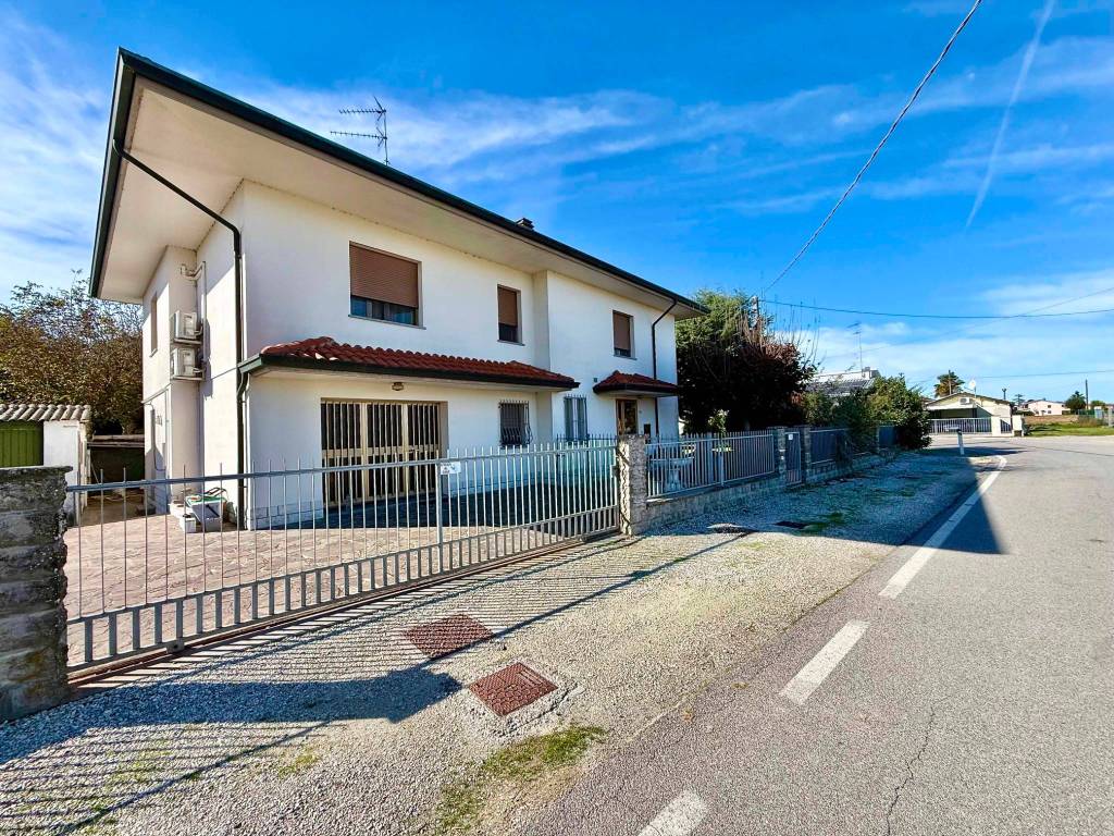 Villa a Alfonsine in Via Guerrina, 38 - Foto 2
