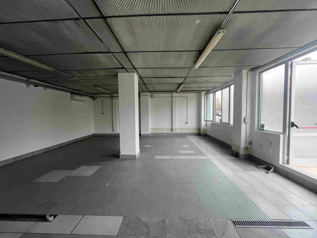 Immobile a Sesto calende in Via dell'Industria - Foto 2