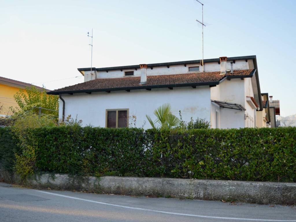 Villa a Thiene in Via Michelangelo, 46 - Foto 2