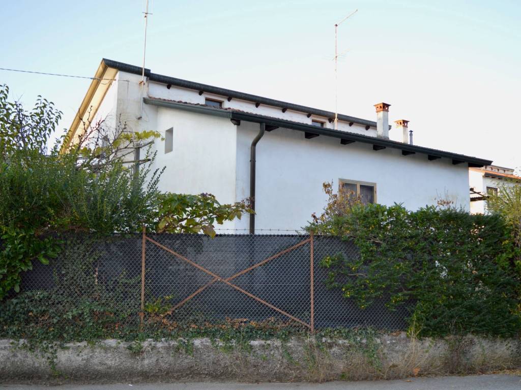 Villa a Thiene in Via Michelangelo, 46 - Foto 4