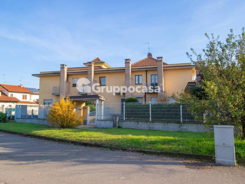 Appartamento a Robecco sul naviglio in Strada Per Magenta - Foto 2