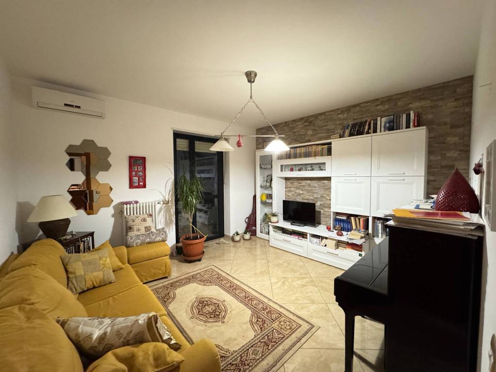 Appartamento a Turi in Via Patrizio Massaro, 3 - Foto 2
